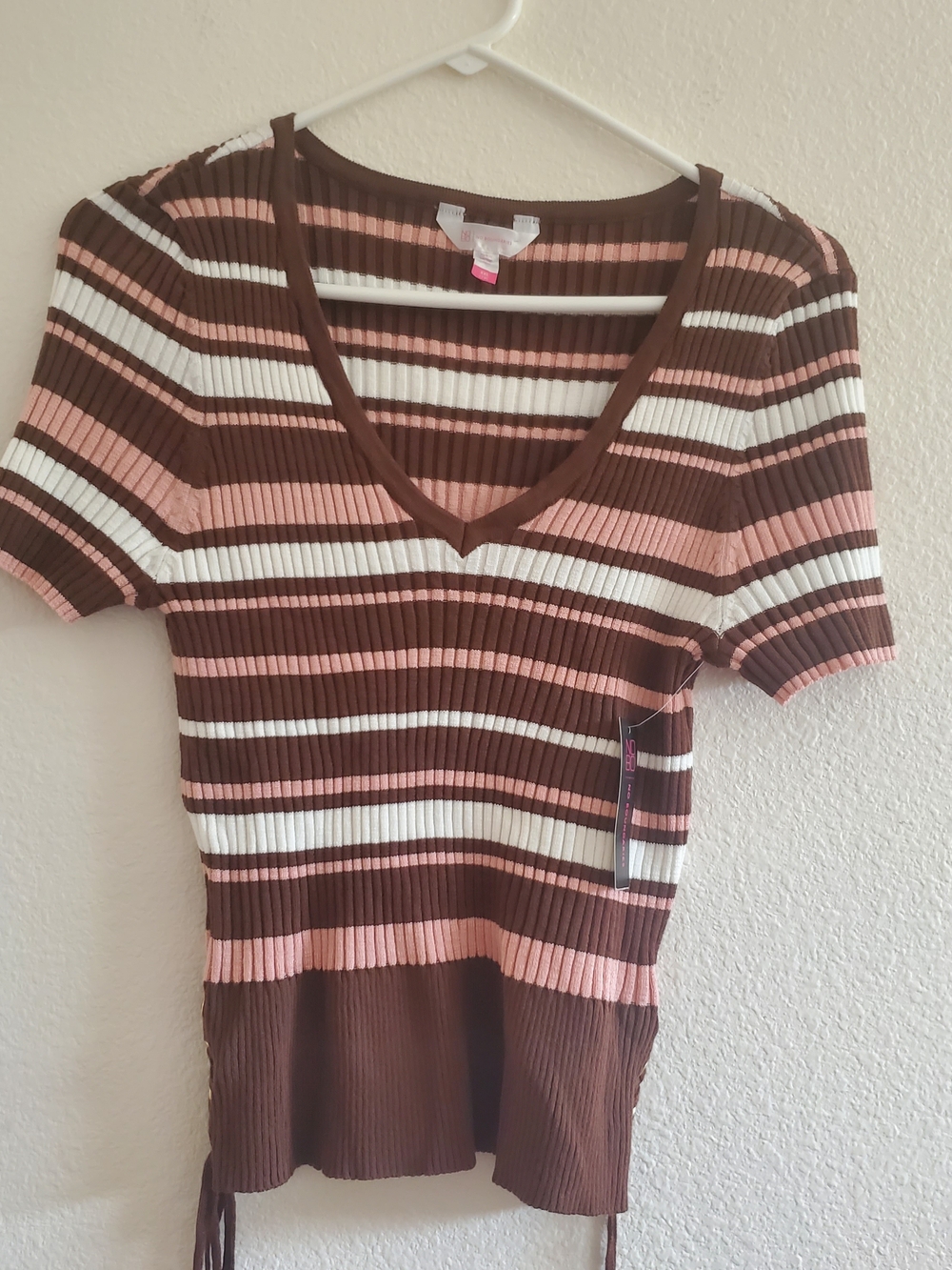 NWT No Boundaries Brown, Pink & White Ribbed V-Neck Top Size XXL